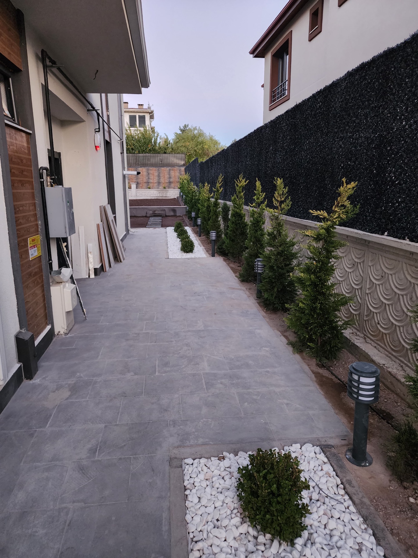 Doğal Taş ile Peyzaj: Türler, Kullanım Alanları ve Maliyet Rehberi