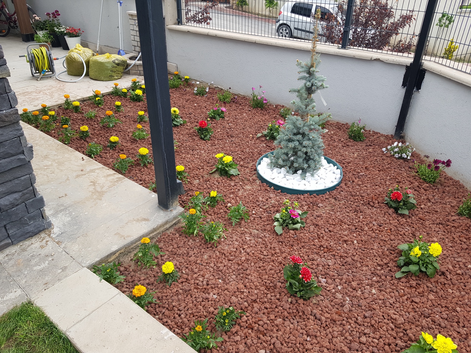 Küçük Bahçe, Büyük Etki: 50 m²'de Mükemmel Peyzaj Tasarımı